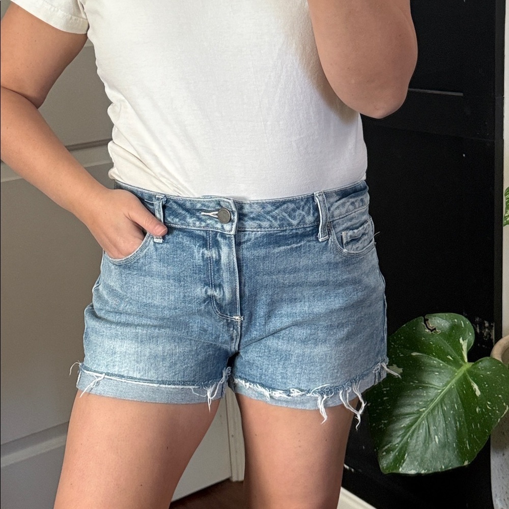 Paige Jimmy Jimmy Short High rise Rolled Hem. Size 29
